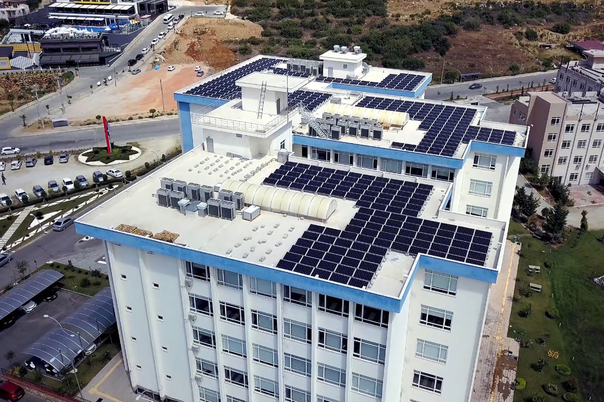 ¿Cómo funciona el modelo ESCO?: energía solar sin inversión inicial para empresas