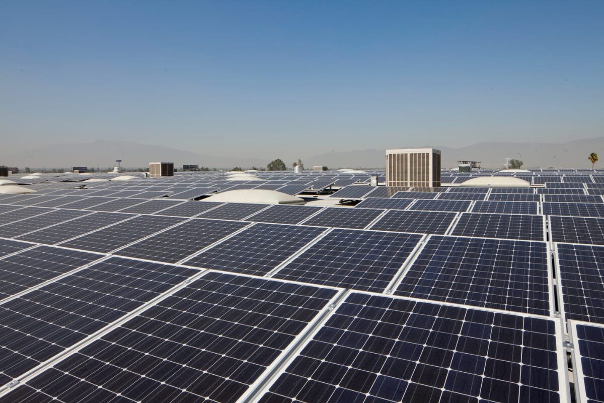 Energía sin cortes: cómo las empresas pueden asegurar su continuidad con energía solar