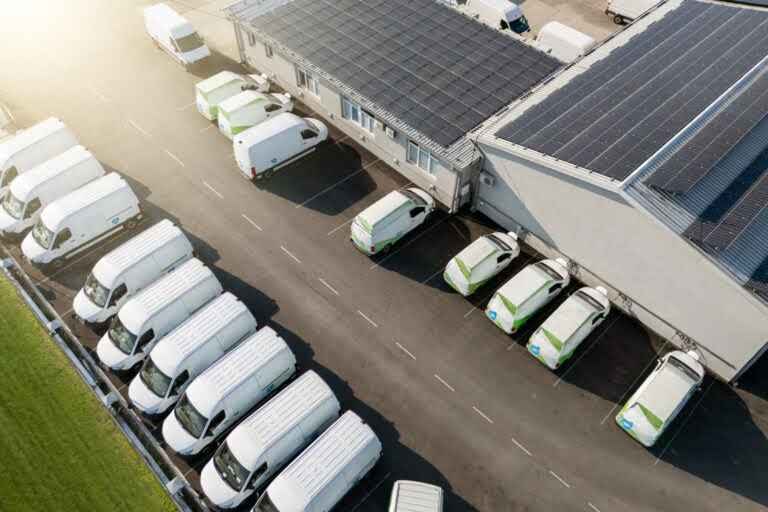 Electromovilidad y Generación Distribuida: Cómo Cargar Flotas Eléctricas con Energía Solar