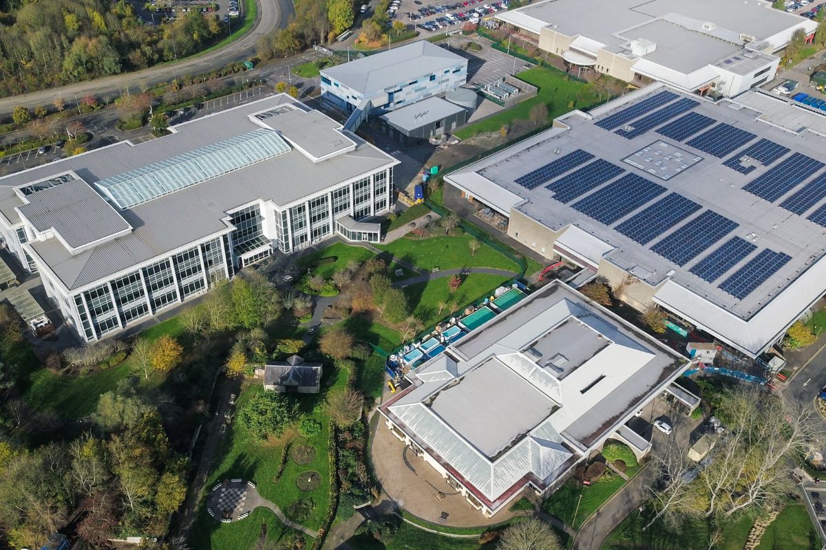 5 ventajas del autoconsumo solar industrial